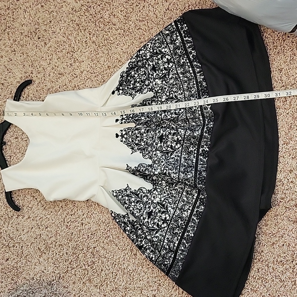 Black and white formal dress - Picture 11 of 13